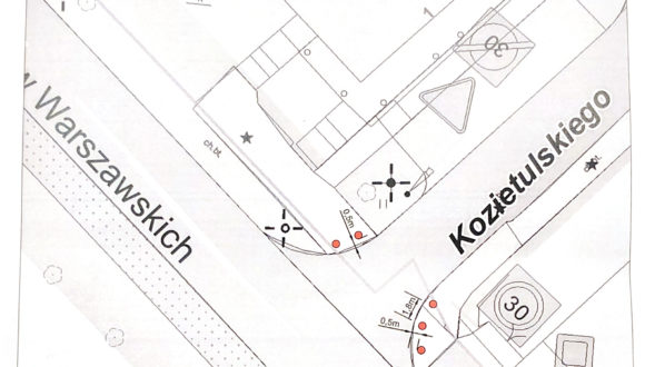 Niewłaściwie parkujące samochody na wyjeździe z ul. Kozietulskiego