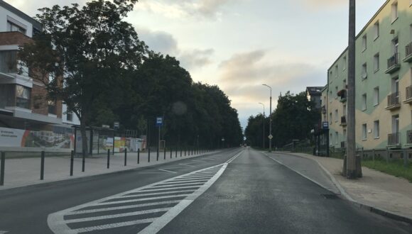 Odpowiedź na pytanie o likwidację zatoki autobusowej na ul. Powstańców Warszawskich