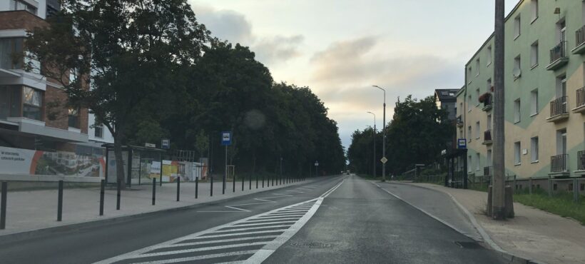 Odpowiedź na pytanie o likwidację zatoki autobusowej na ul. Powstańców Warszawskich