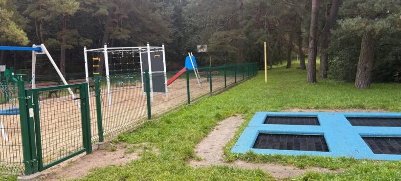 Naprawa ogrodzenia placu zabaw na Wroniej Górce Naprawa ogrodzenia placu zabaw na Wroniej Górce